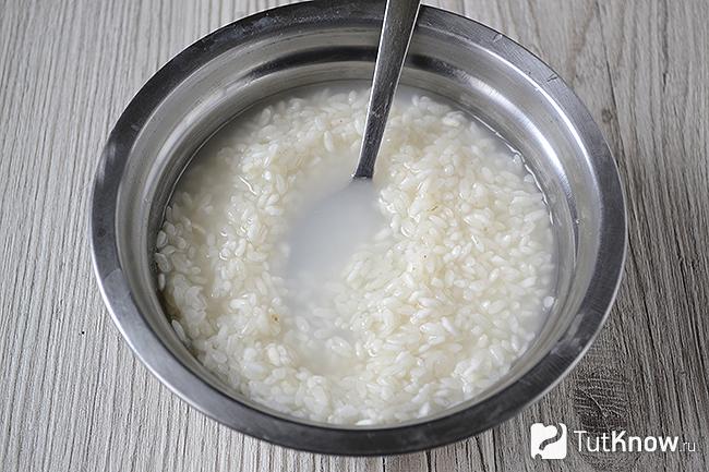 Рисовая крупа в воде