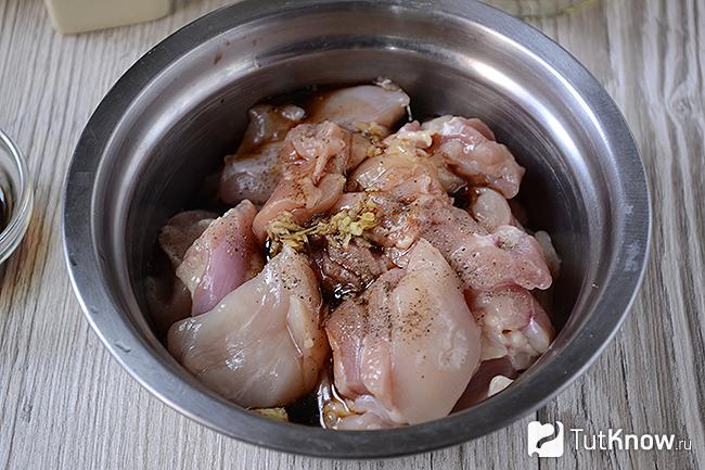Куриное филе со специями и соевым соусом