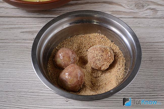 Мясные фрикадельки в панировочных сухарях