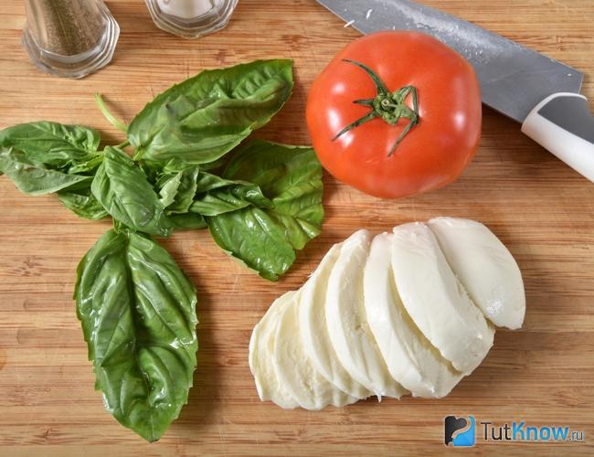 Приготовление салата капрезе