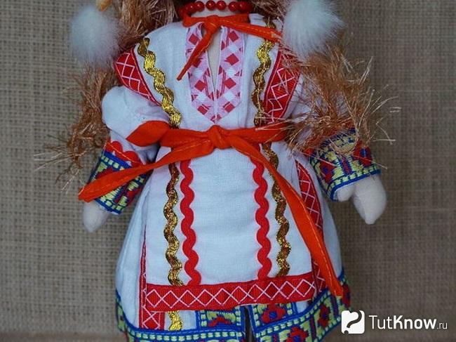 Кукла в национальном костюме Мордовии
