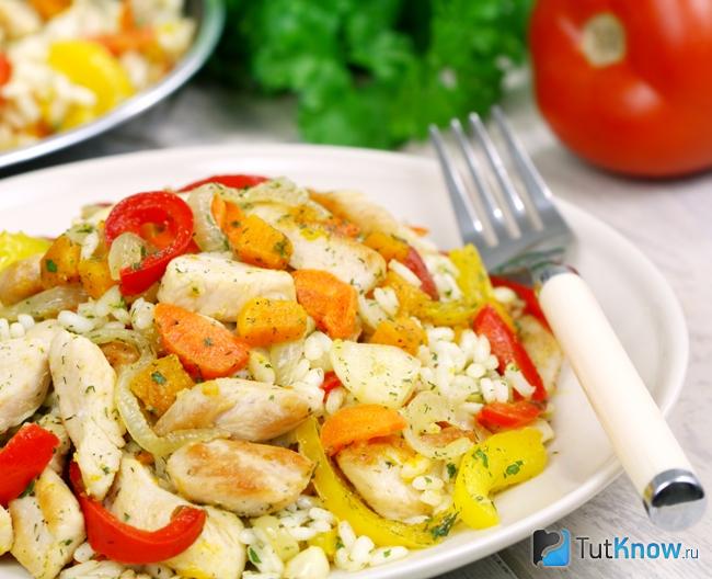 Ризотто с курицей и овощами