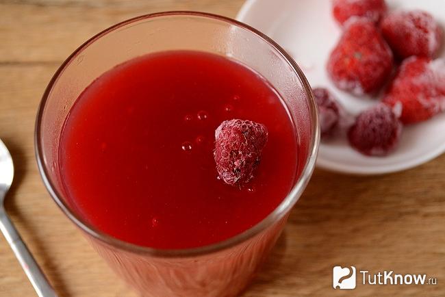 Малиновый кисель в стакане