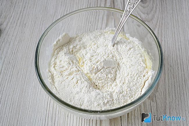 Мука со взбитыми яйцами