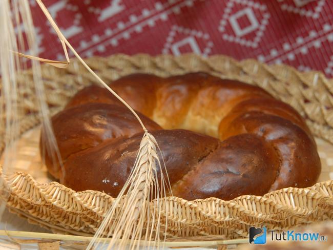 Калач с маком