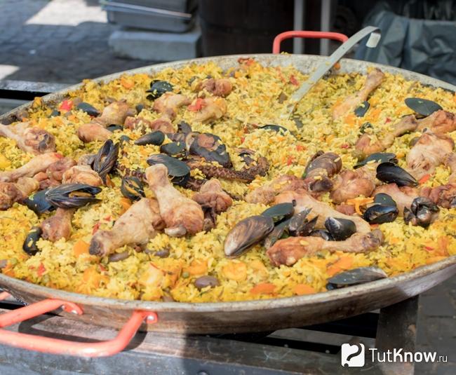 Ризотто с морепродуктами и курицей