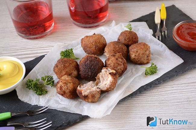 Фрикадельки с сыром во фритюре