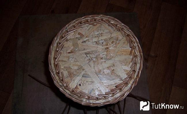 Плетение кормушки из лозы