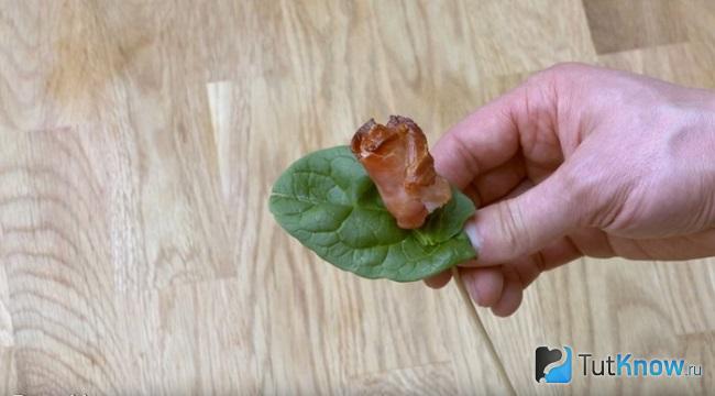 Готовим розы из бекона своими руками