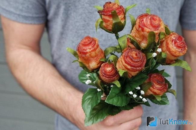 Розы из бекона своими руками