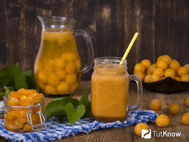 Компот из желтой сливы с корицей