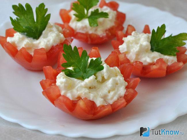 Помидоры, фаршированные сыром