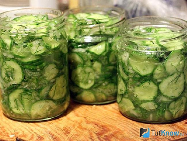Салат из огурцов «Нежинский» с луком и укропом