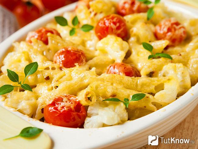 Макароны с фаршем, помидорами и сыром в духовке
