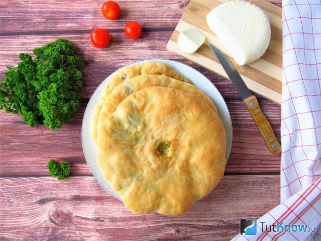 Дрожжевой пирог с картофелем и брынзой