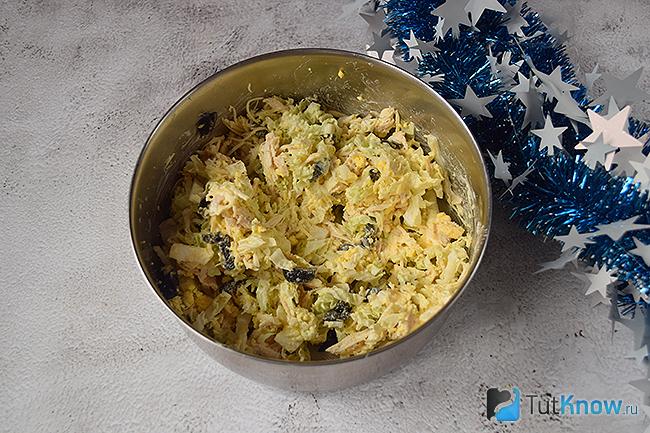 Перемешанный салат «Мышка» с курицей