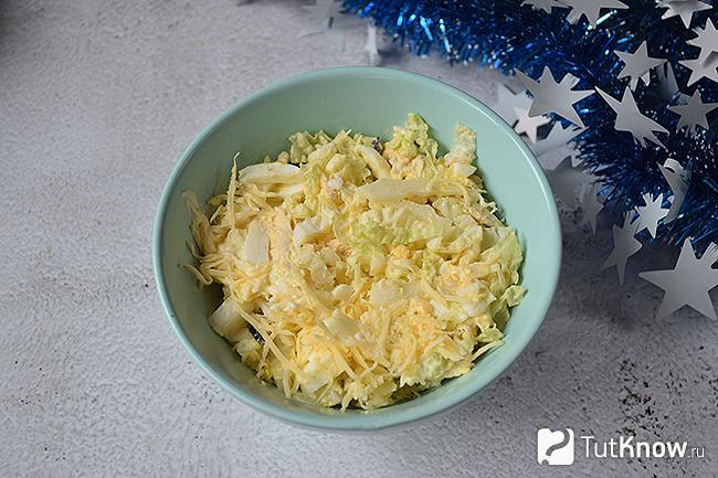 Салат «Мышка» с курицей в стаканчике