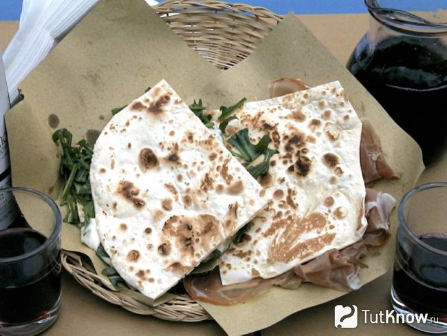 Пьядина с мясной начинкой