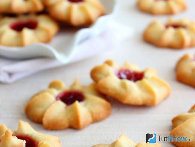 Рассыпчатое печенье Курабье в шоколаде