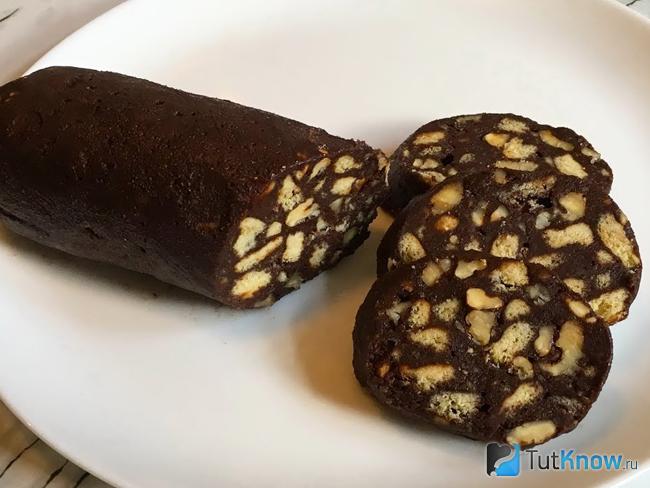 Шоколадная колбаска из печенья со сгущенкой