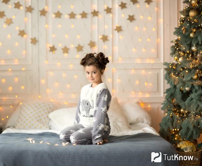 Прическа на Новый год для девочки на средние волосы