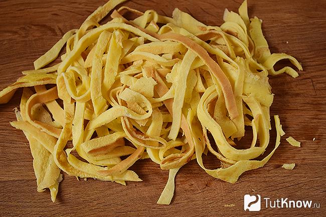 Нарезанные соломкой блины