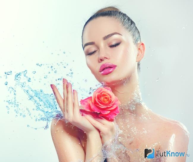 Розовая вода для лица