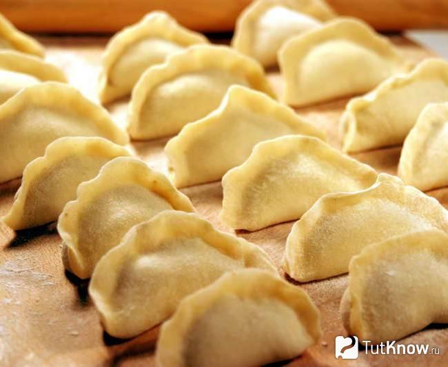 Вареники с сюрпризом из простого теста
