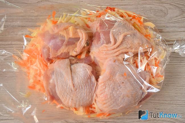 Курица с капустой и морковкой в рукаве для запекания