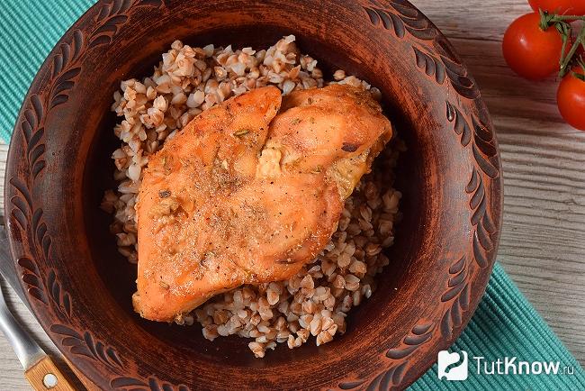 Готовая куриная грудка, запеченная в горчично-медовом маринаде