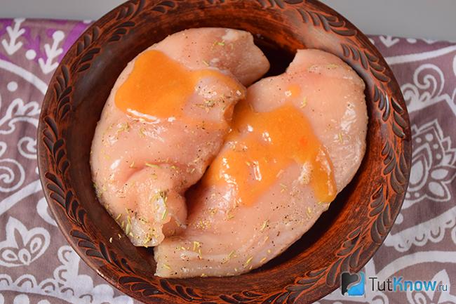 Куриная грудка в горчично-медовом маринаде