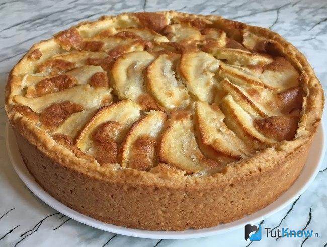 Заливной пирог с яблоками