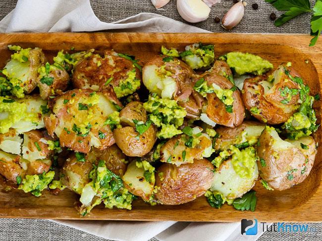 Печеный картофель в кожуре