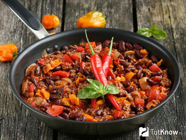 Овощной салат с фасолью