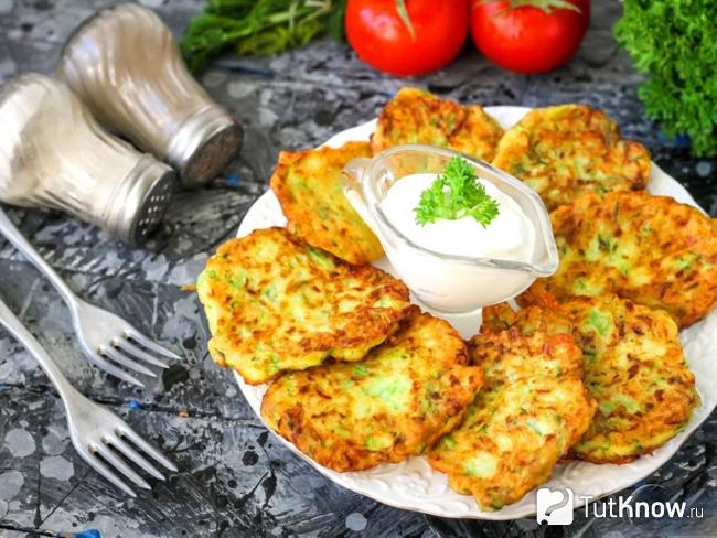 Кабачковые оладьи с овсянкой в духовке