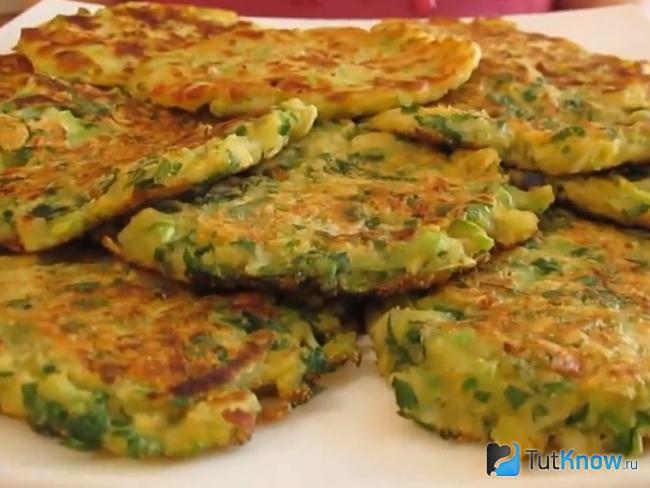 Кабачковые оладьи с манной крупой