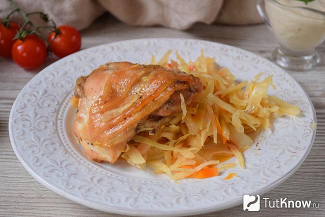 Курица с капустой в рукаве в духовке