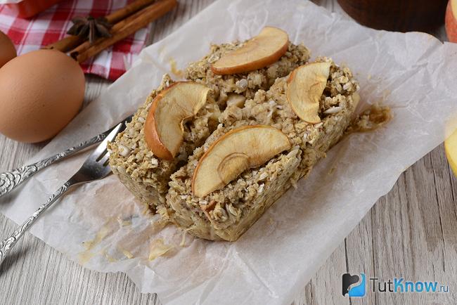 Запеченная овсянка с яблоками и специями