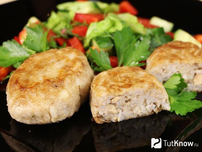 Рыбные котлеты с рисом