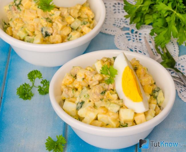 Салат из печени трески с кукурузой