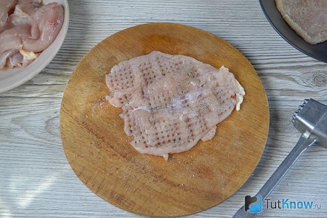 Отбитое куриное мясо