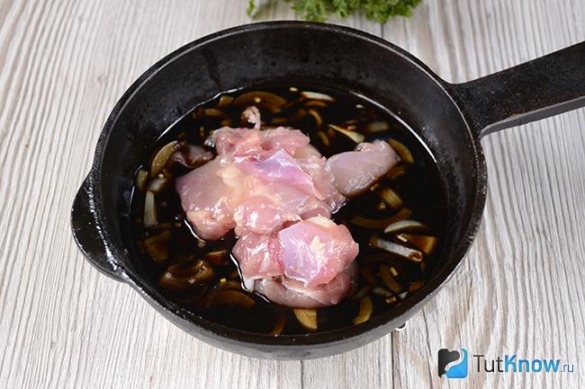 Куриное мясо на сковороде