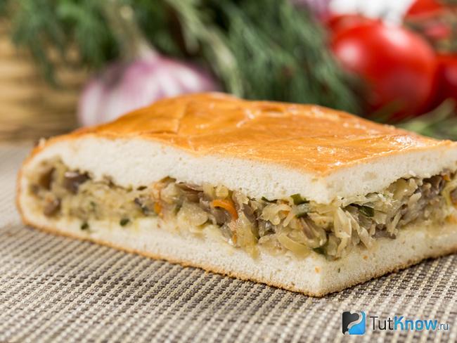 Пирог с капустой и грибами