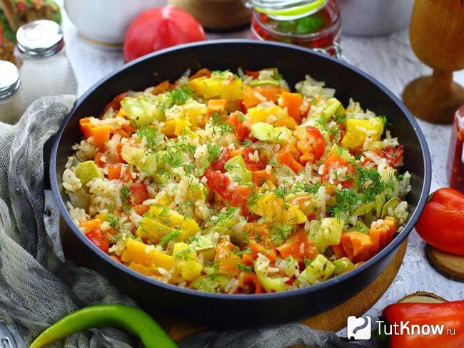 Рис с мясом и овощами в духовке