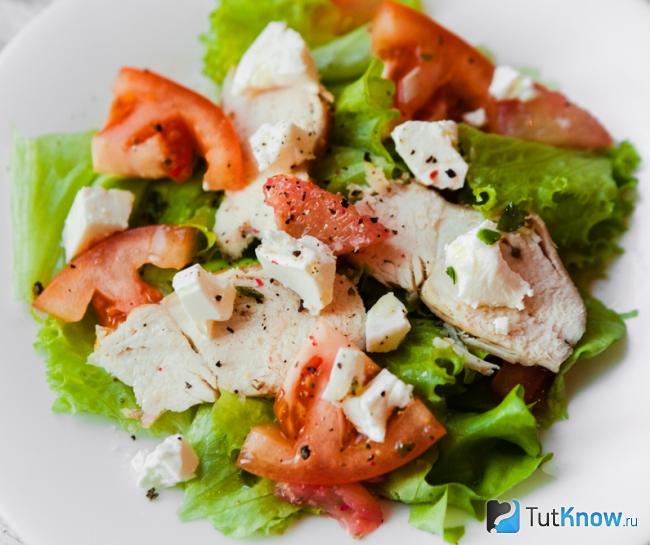 Салат из грейпфрута с курицей