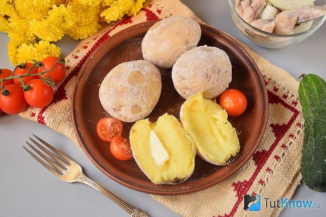 Готовый картофель отварной в соли