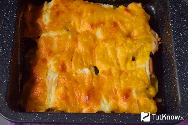 Готовая картошка с куриным филе по-французски