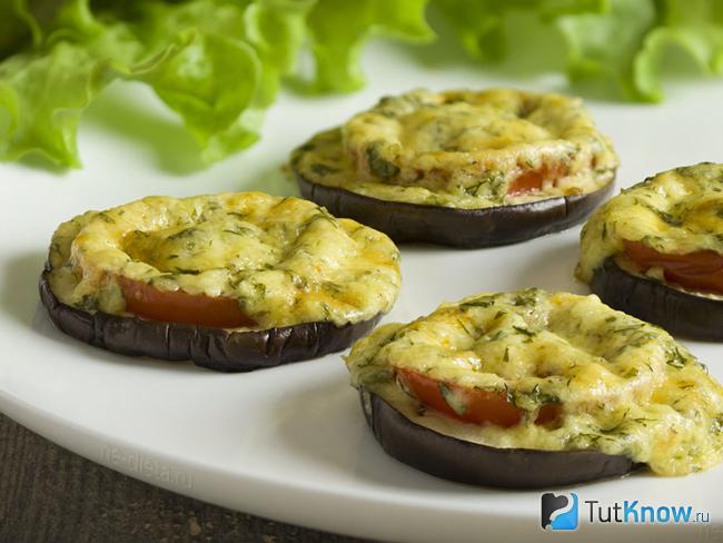 Запеченные кабачки и баклажаны с сырной начинкой