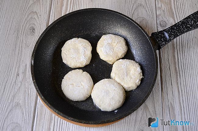 Сырники на сковороде