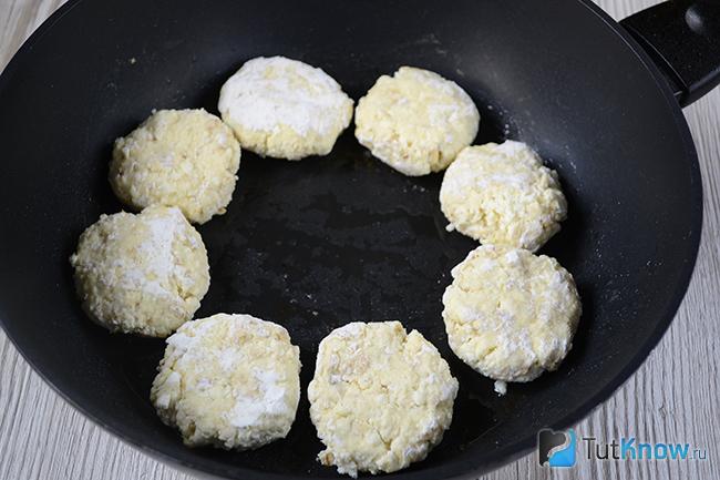 Сырники на сковороде
